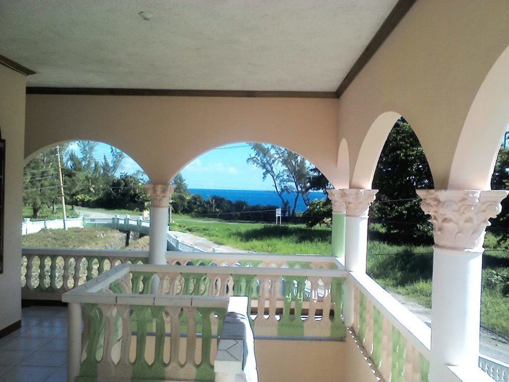 Dolphin Bay Yoga Guest House Drapers Eksteriør billede